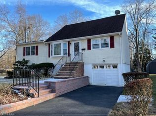 11 Chesapeake Ave, Lake Hiawatha, NJ 07034