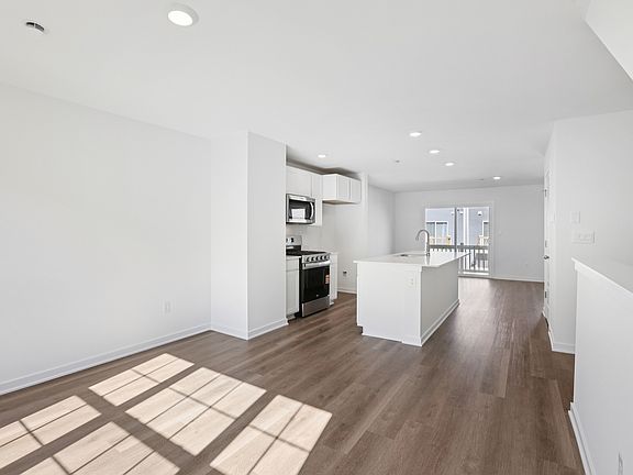 5th image of 6500 Linden Trl #B