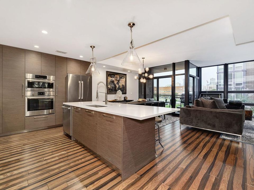 1st image of 1018 N Larrabee St #3N