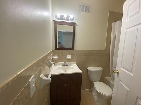 4th image of 220 Clinton Ave #1