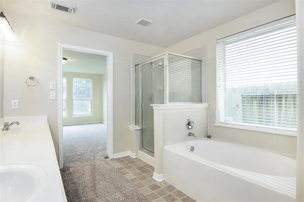 4 bed, 2126 sqft, $2,245 — Photo 3