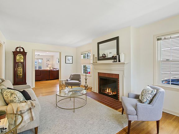 3rd image of 4921 N Wildwood Ave