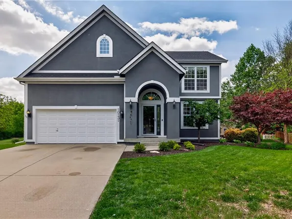 10131 Redbud Ln, Lenexa, KS 66220