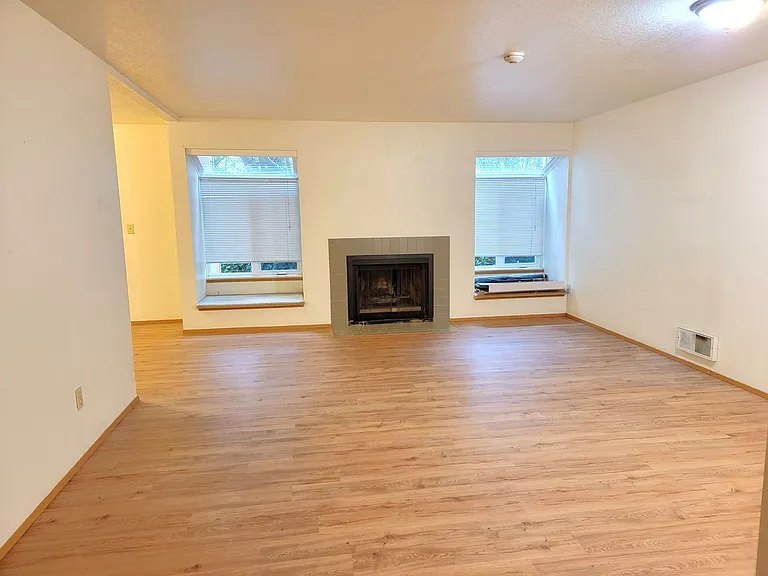 7404 W Lake Samm Py NE — Photo 4