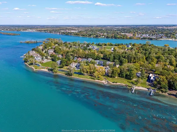 290 Crystal Bay Dr, Amherstburg, ON N9V 4A6