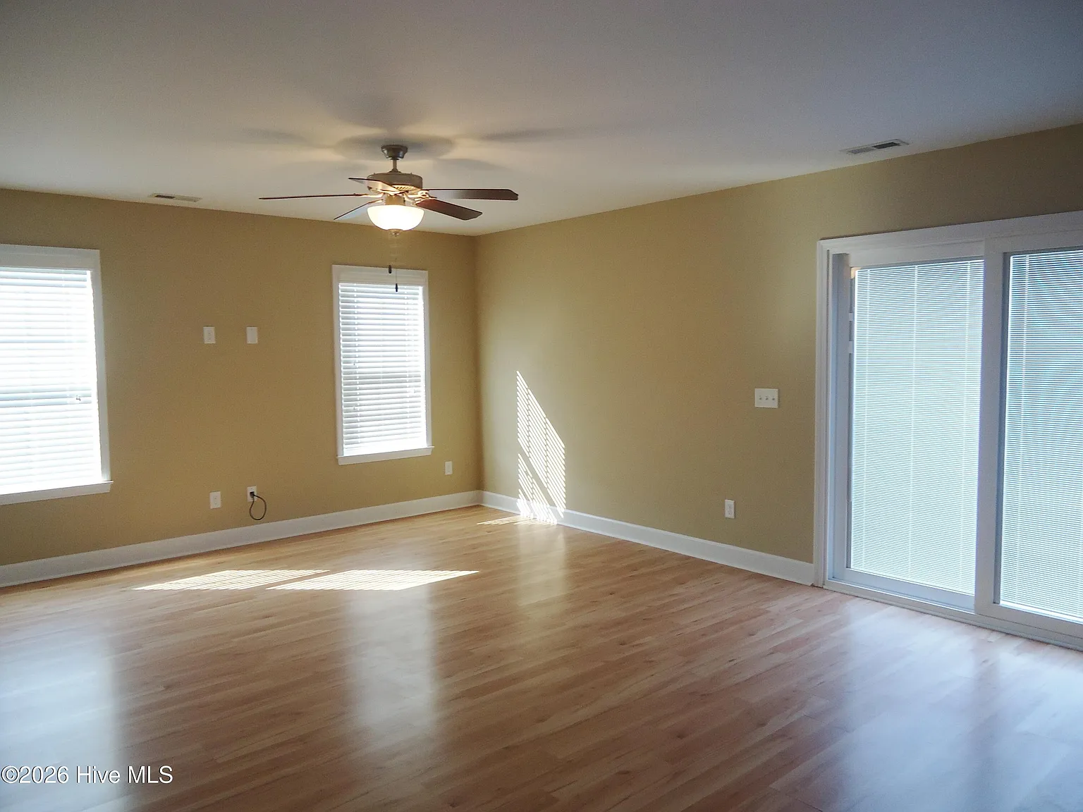 4 bed, 2.5 bath, $2,000 — Photo 4