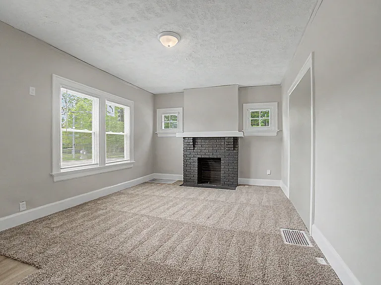 2600 Wayne Ave — Photo 3
