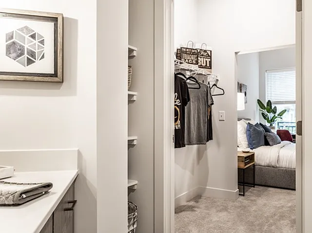 Grid Walk-In Closet