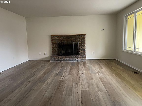 3rd image of 3417 NW 120th St