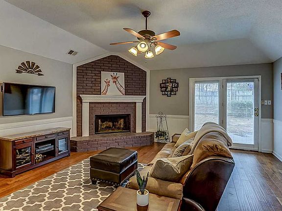3rd image of 8285 Crimson Creek Dr
