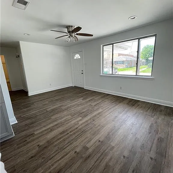 619 E William David Pkwy — Photo 6