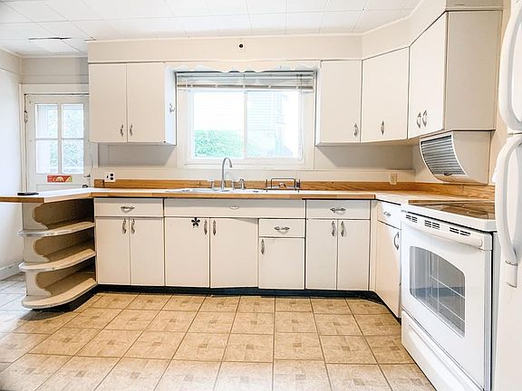2nd image of 331 Dorchester St #1