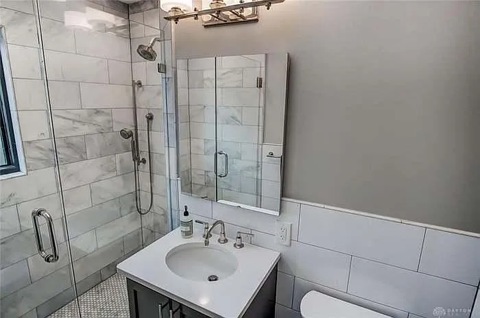 327 W Davis St — Photo 19