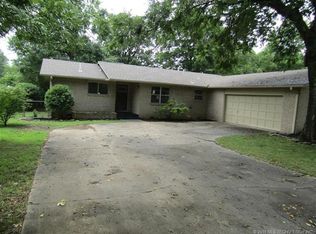 310 Tanglewood Dr, Tahlequah, OK 74464