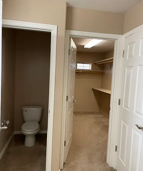 master close/bathroom