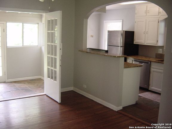 5th image of 344 Devonshire Dr