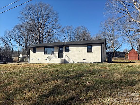 2nd image of 1906 Oakhurst Dr