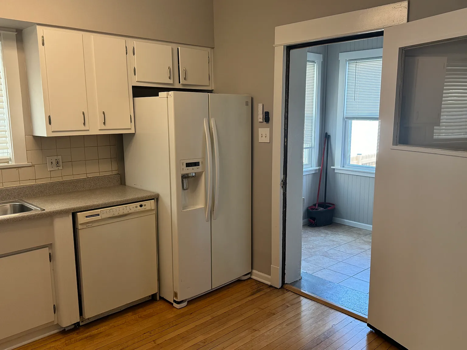 2 bed, 1100 sqft, $2,100 — Photo 4