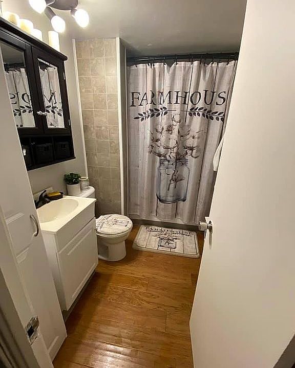 1st image of 542 Lee Ct