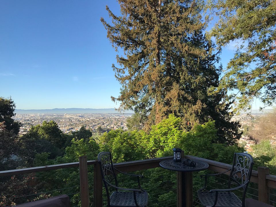 Brand new spacious deck!