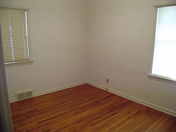 5th image of 11103 Brunswick Ave