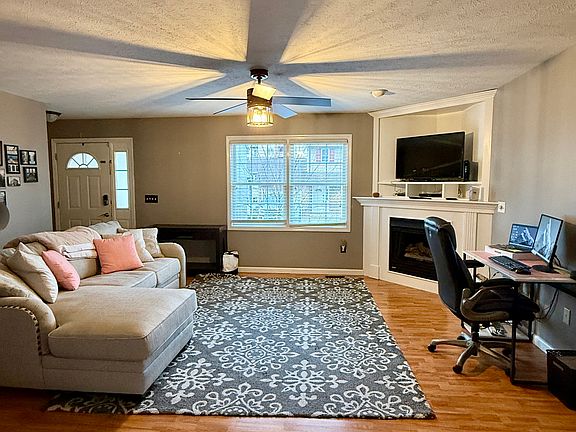 2nd image of 145 Meadow Ridge Dr