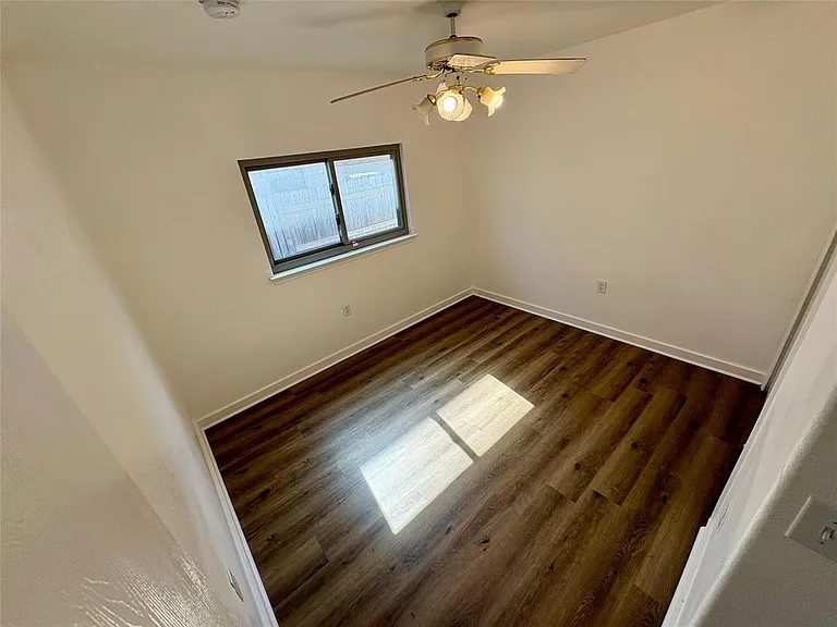 8003 Bannock Ln — Photo 32