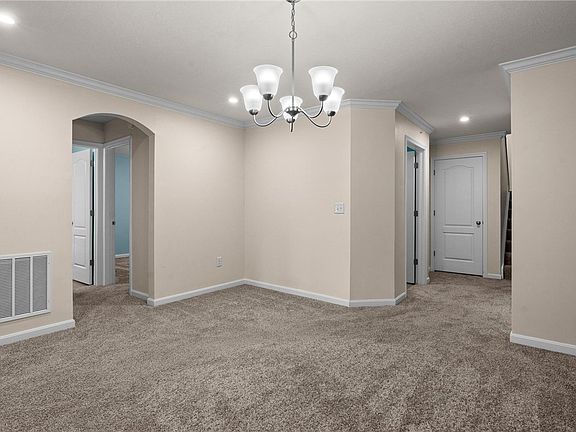 3rd image of 141 Old Pond Rd