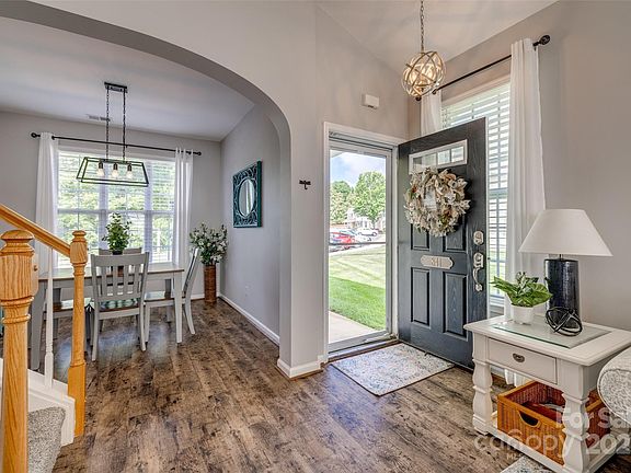 3rd image of 841 Lacebark Dr