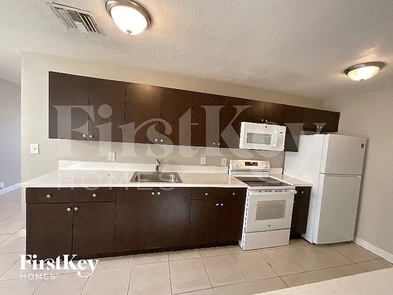 5980 NW 24th Ct — Photo 6