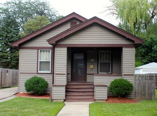 31 N Aldine Ave, Elgin, IL 60123