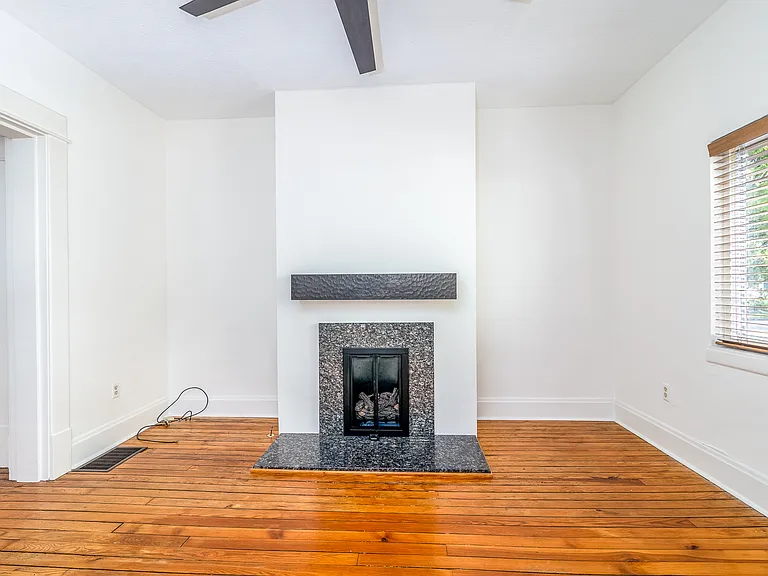 483 Stanley Ave — Photo 9
