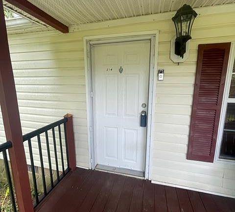 3rd image of 214 Mountain Meadows Dr