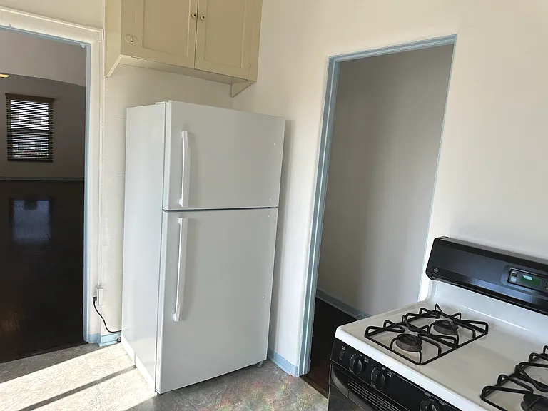 6138 1/2 Saturn St — Photo 9