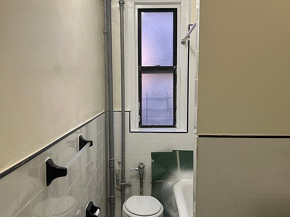 3rd image of 2602 University Ave #5