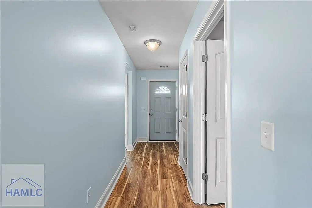 3 bed, 1373 sqft, $2,350 — Photo 4