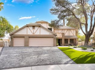 8 Hummingbird Ln, Henderson, NV 89014