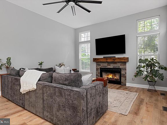 4th image of 835 Santmyer Dr SE
