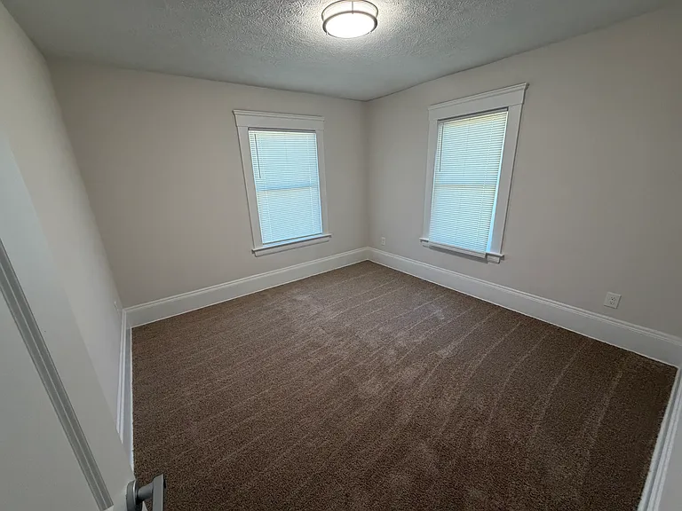 10524 Lee Ave — Photo 12