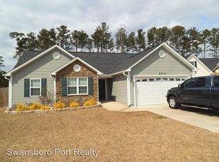 2011 W T Whitehead Dr, Jacksonville, NC 28546