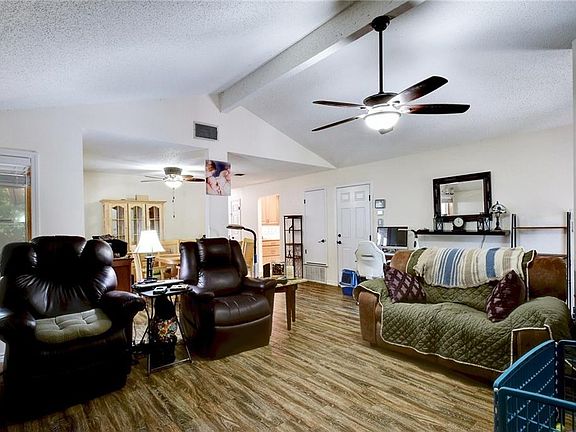 3rd image of 11219 Applewood Dr