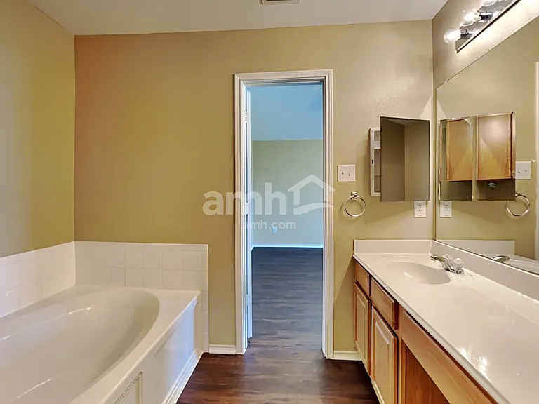 925 Hawthorne Rd — Photo 11