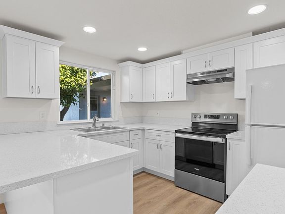 5th image of 6527 Steffano Court
