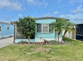 1475 Flamingo Dr, Englewood, FL