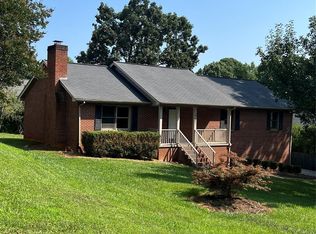 4202 Arrowhead Dr NE, Hickory, NC 28601