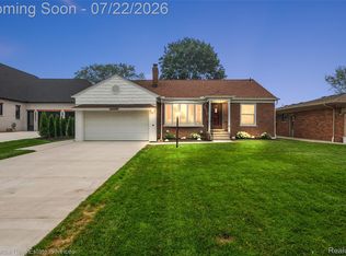 22510 Ardmore Park Dr, Saint Clair Shores, MI 48081