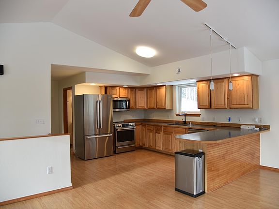 3rd image of 1570 Goldpointe Dr
