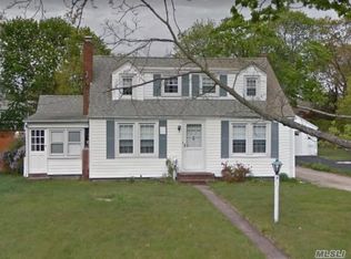34 Walnut Ave, Patchogue, NY 11772