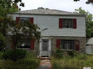 8221 189th St, Hollis, NY 11423