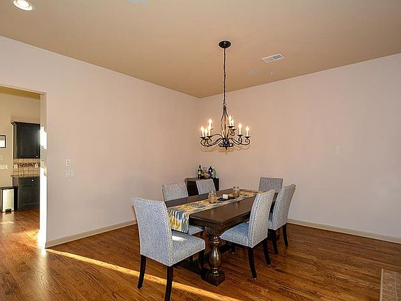 4th image of 273 Vance Cir